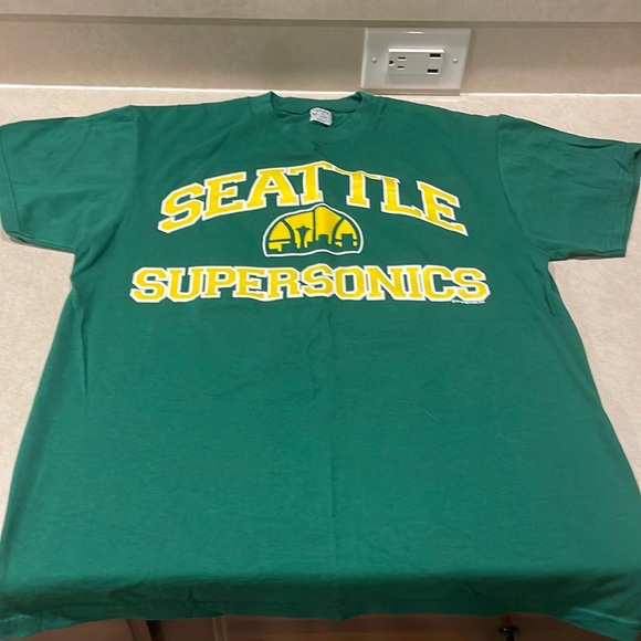 Majestic Other - Seattle SuperSonics shirt